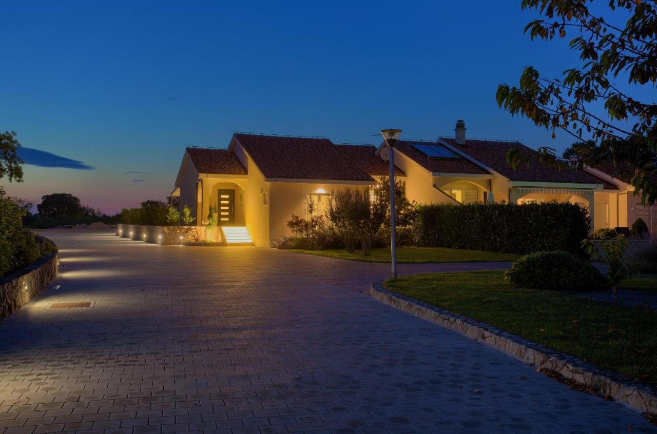 Holiday Home Elegant Vrh  Exterior foto